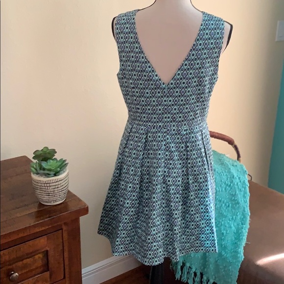 Forever 21 pleated sleeveless dress - Picture 2 of 8